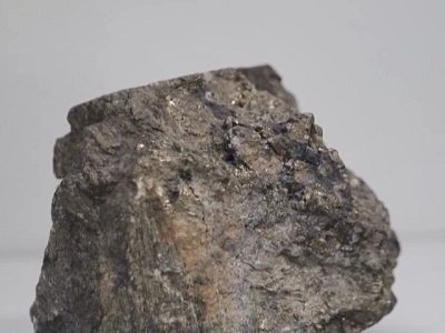 我国科学家发现了一种新矿物——铌包头矿-要闻-资讯-中国粉体网